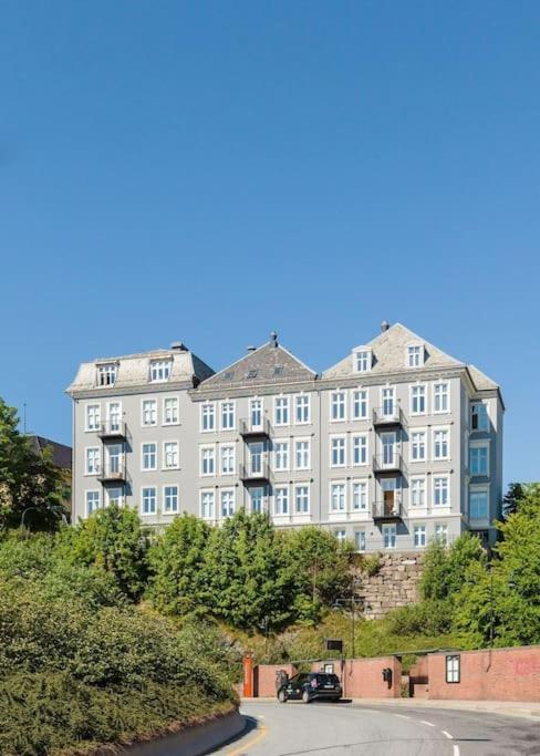 Elegant Bergen City Center Apartment - Ideal For Business Or Leisure Travelers מראה חיצוני תמונה